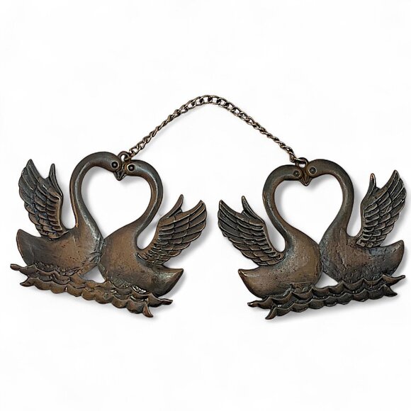 Vintage 2 Swans Chained Together Metal Each 3" X 2.5" 2.9oz Together Beautiful - Picture 1 of 4
